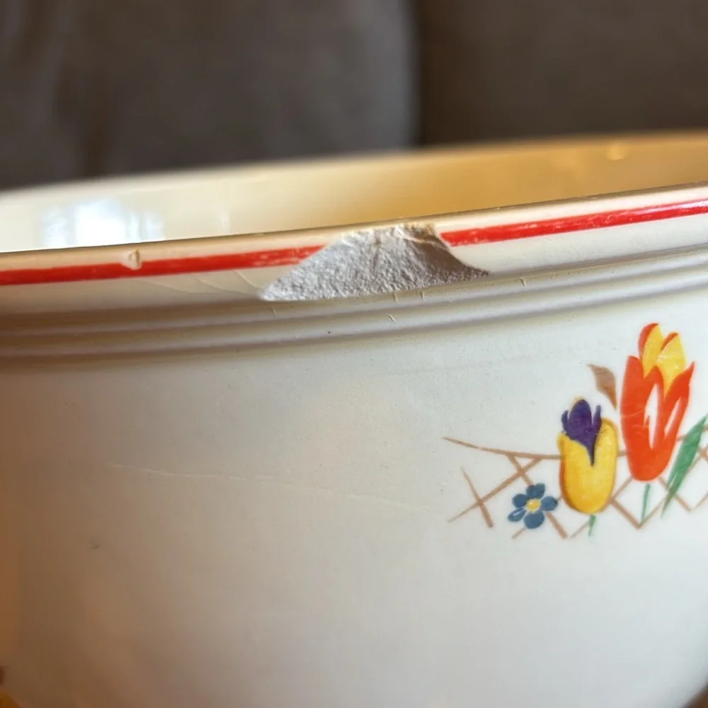 HOMER LAUGHLIN TULIP PATTERNED LARGE BOWL VINTAGE
